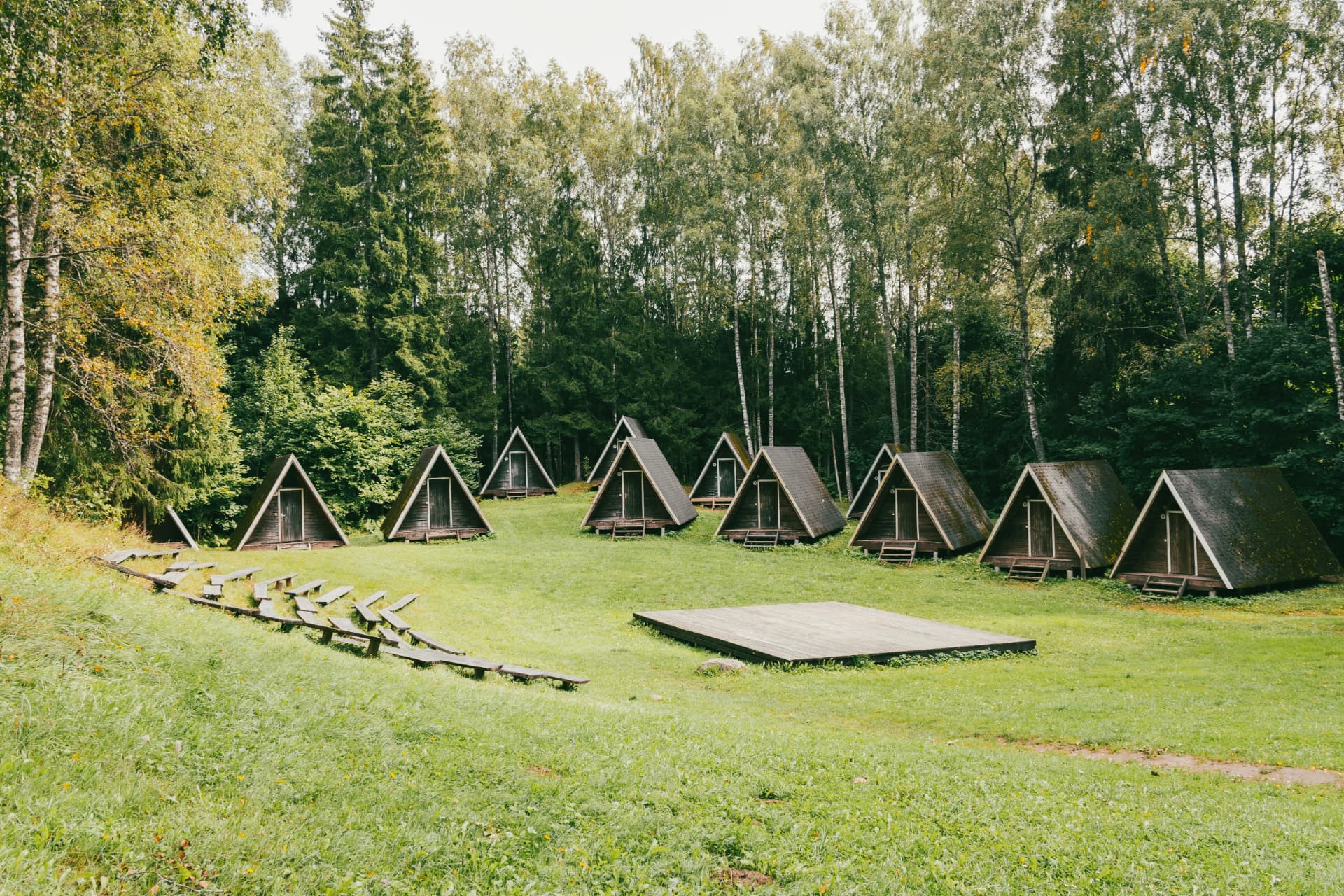 Kämpingmajad muruplatsil