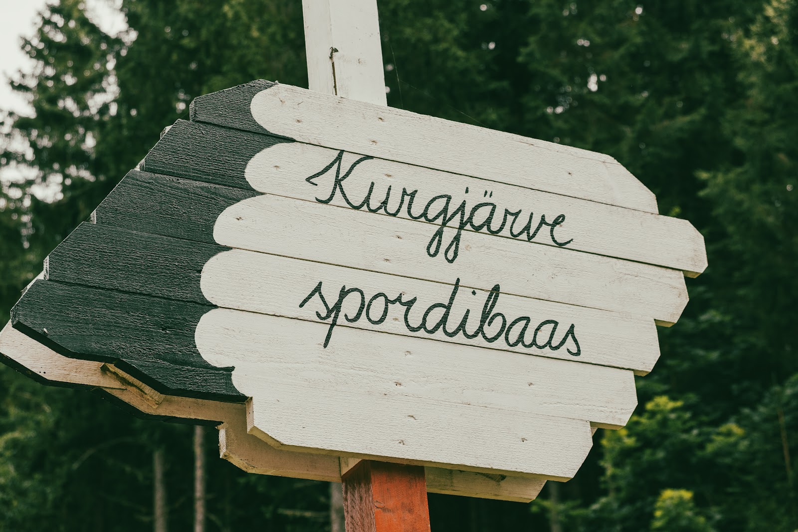 Kurgjärve spordibaasi silt