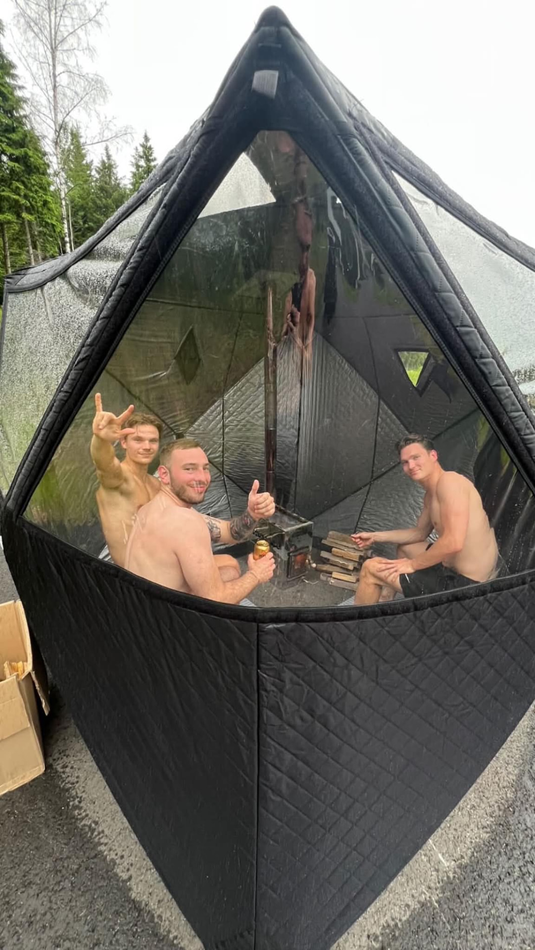 Sõbrad telksaunas