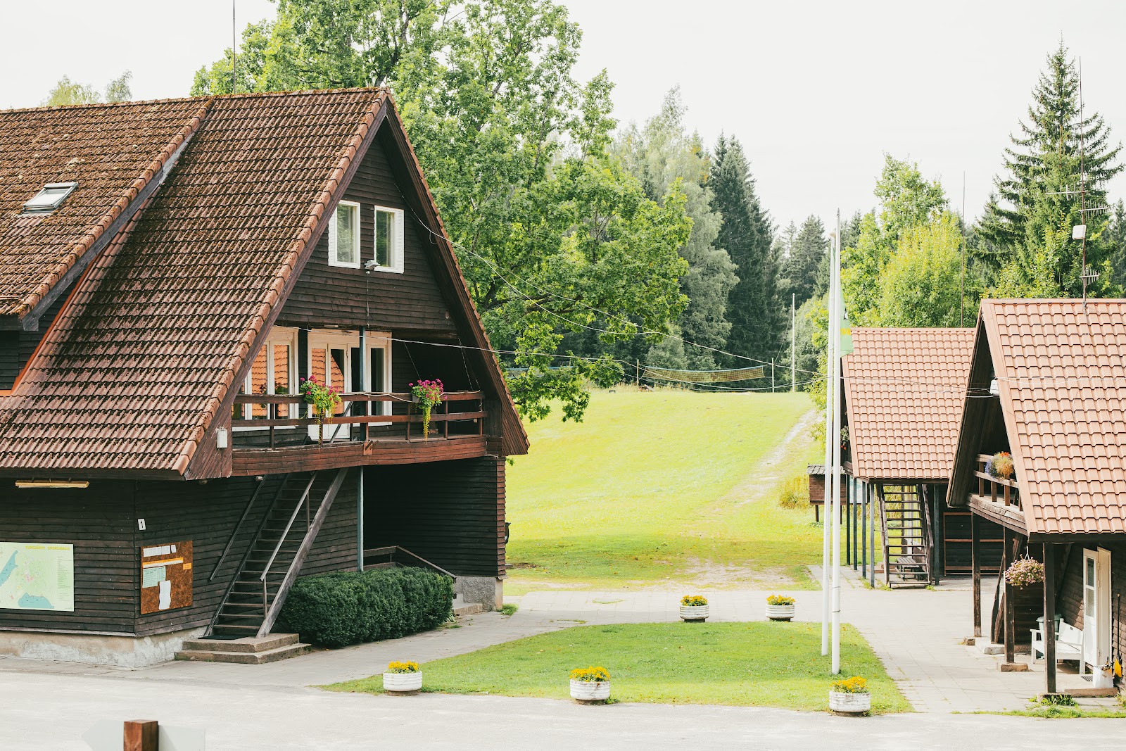 Kurgjärve puumajad suvel
